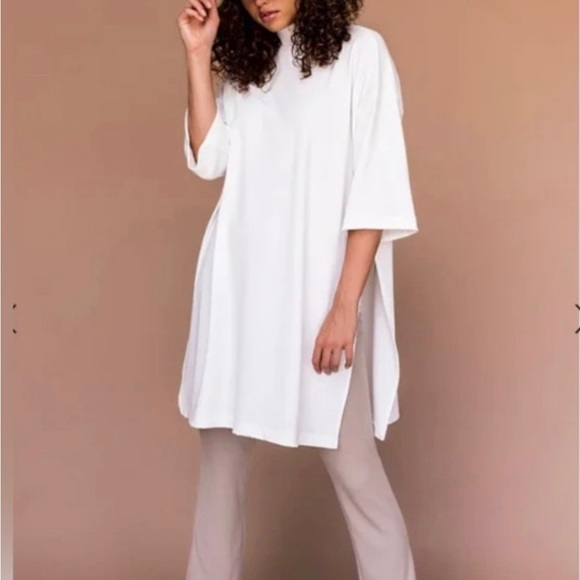 Dressed In LALA- Sold Out- Icon Mock Neck WHITE Top SIZE Medium - Picture 4 of 7